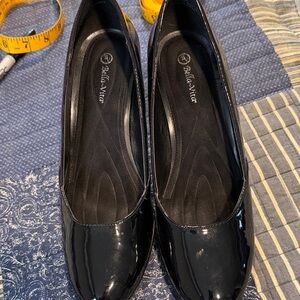 Bella Vita Black Patent Heels 8 1/2 NWOT